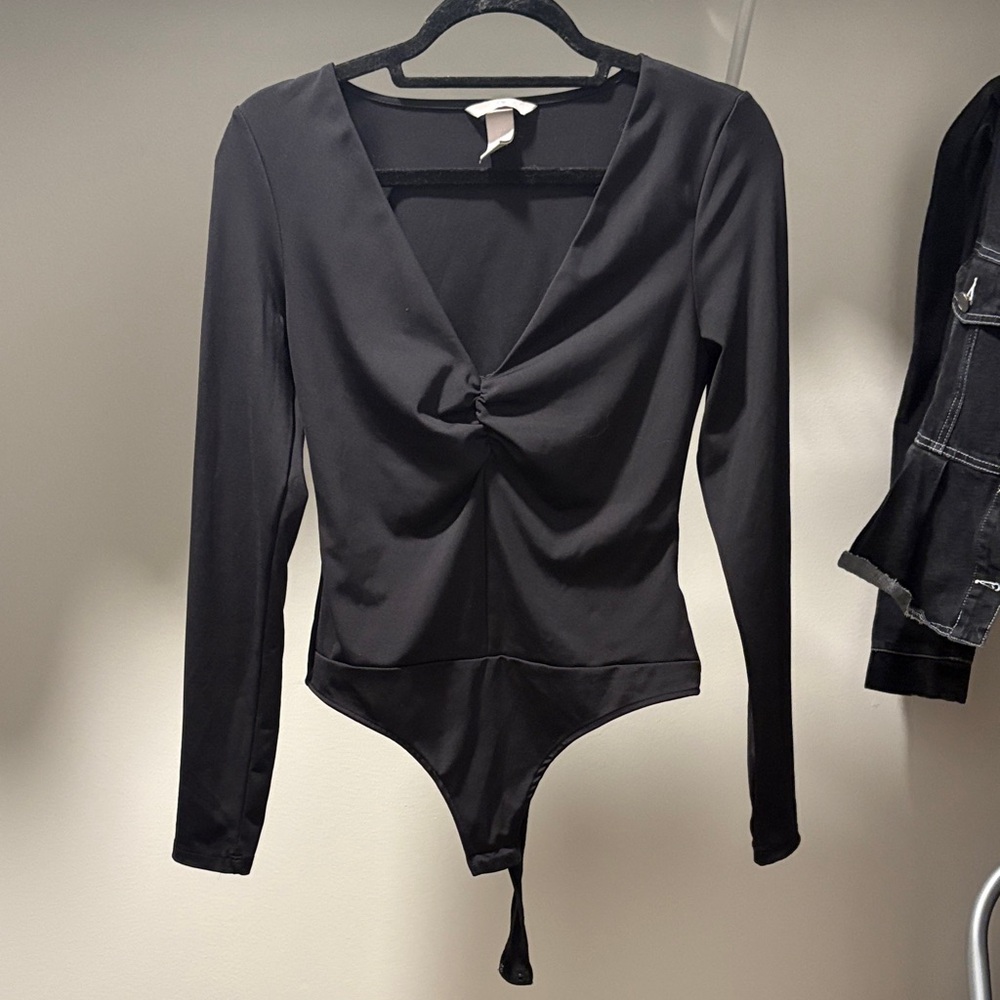 H&M Black V-Neck / Sweetheart Ruched Bodysuit Size S